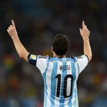 Forum avatar showing a soccer player in Argentina's striped No.10 jersey, seen from behind with both arms raised in celebration.