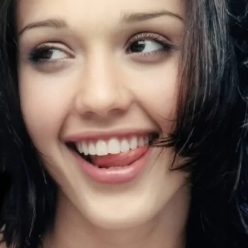 Forum avatar/pfp: close-up of a smiling young woman with dark hair and a playful smile; image labeled as a celebrity.