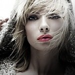 Forum avatar: close-up portrait of a blonde woman with glamorous, celebrity-inspired styling — bold red lips, tousled hair and an intense, smoldering gaze.