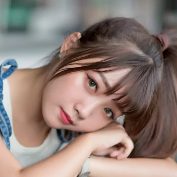 brunette asian model woman PFP