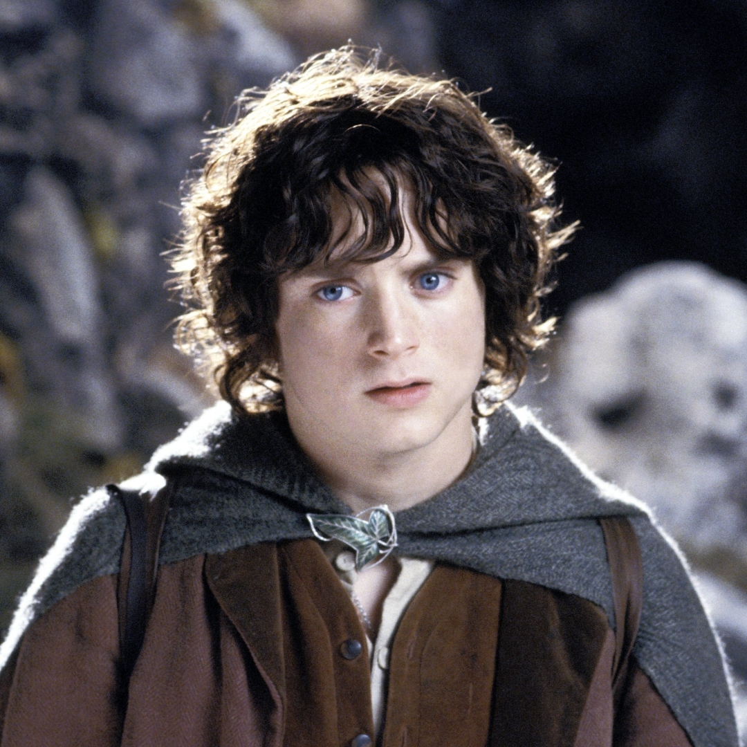Властелин колец 7 букв. Хоббит Фродо. Фродо Бэггинс Властелин колец. Хоббит Фродо актер. Фродо Бэггинс фото.