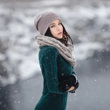 Angelina Petrova scarf hat snowfall winter model woman PFP