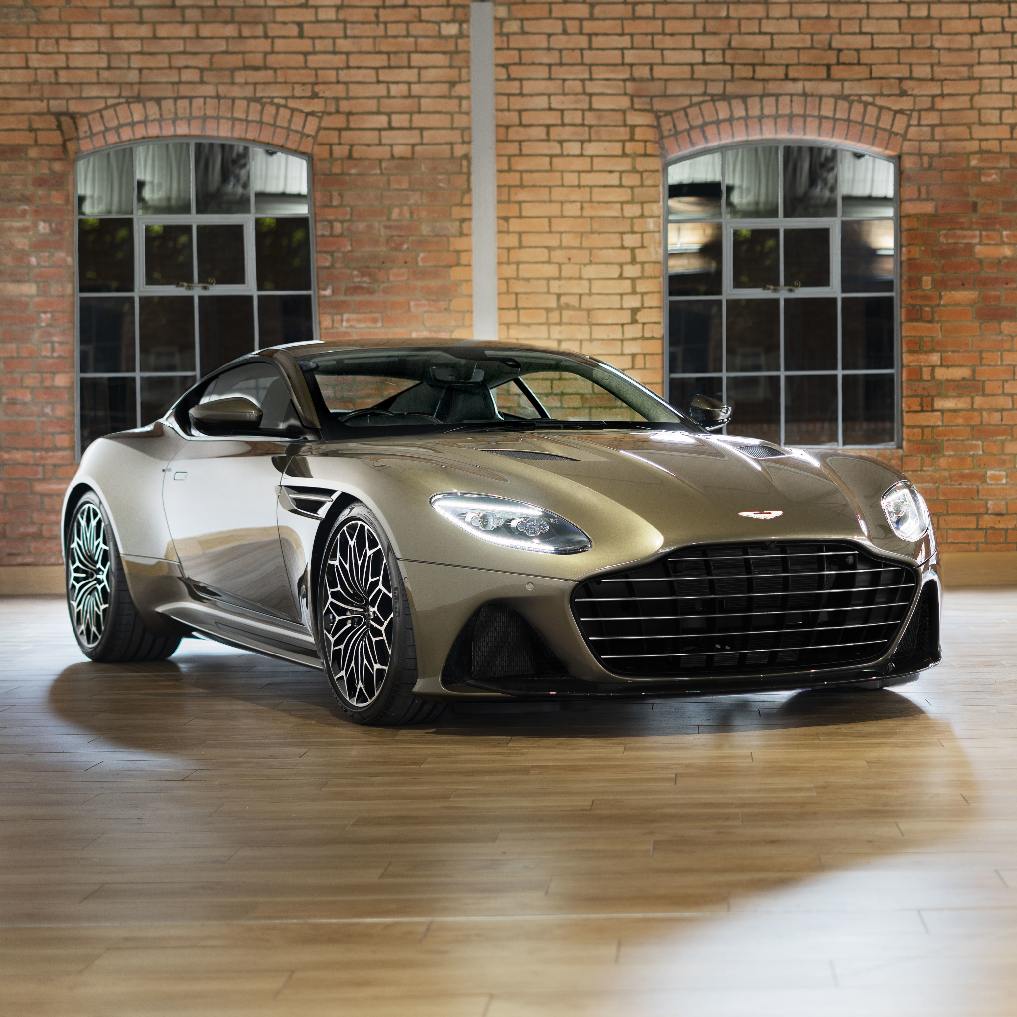 Aston Martin DBS Superleggera Pfp