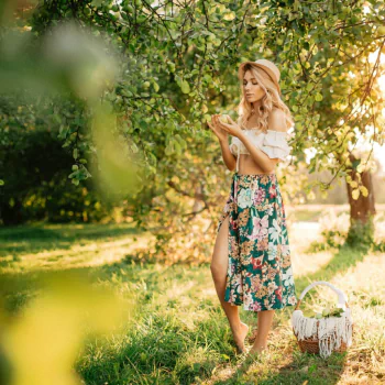 hat skirt blonde sunny mood model woman PFP