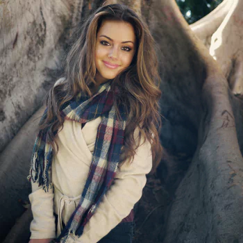 lipstick scarf brown eyes smile brunette model woman PFP