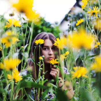 yellow flower brunette brown eyes model woman PFP