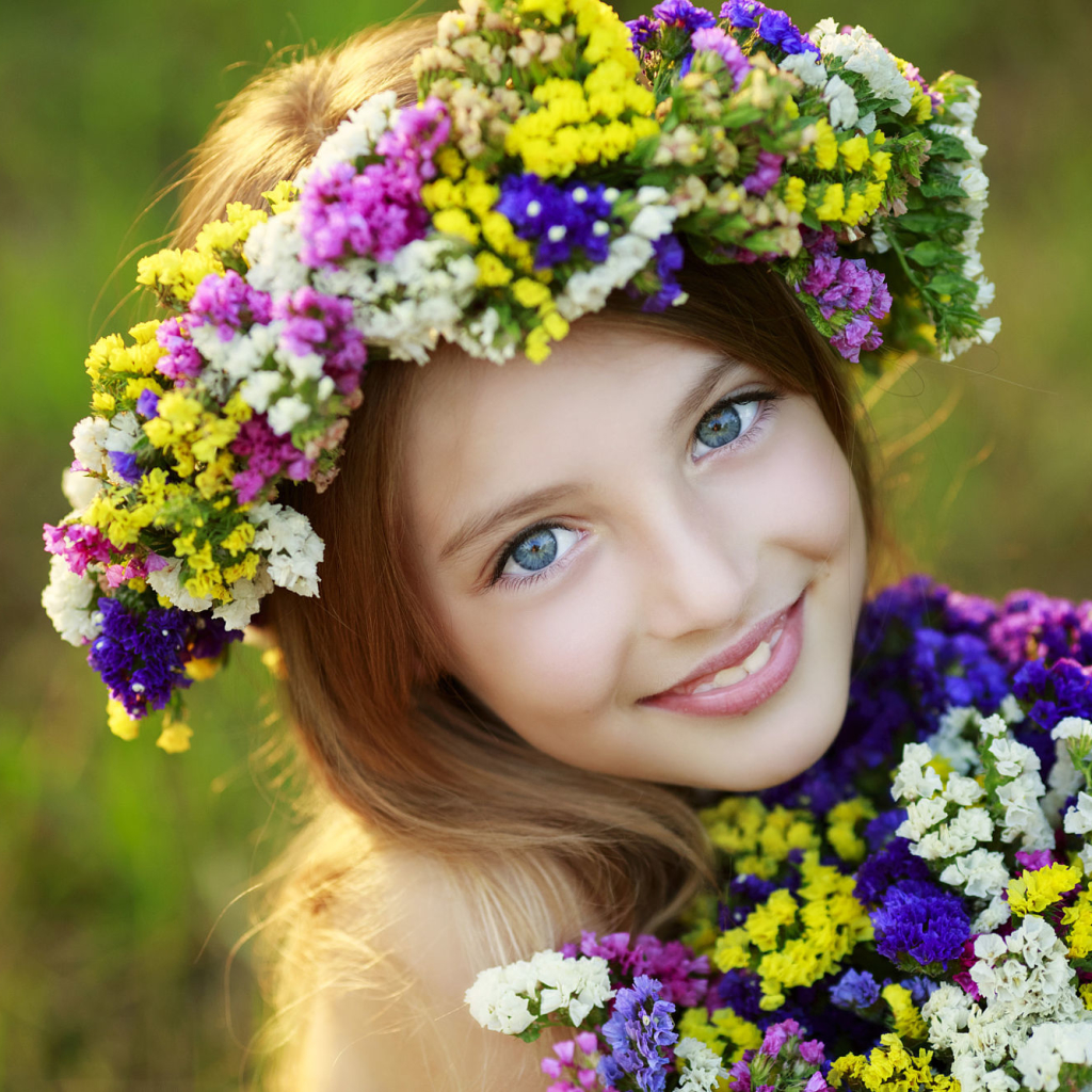 Little Girl Wearing Flower Wreath Forum Avatar | Profile Photo - ID ...