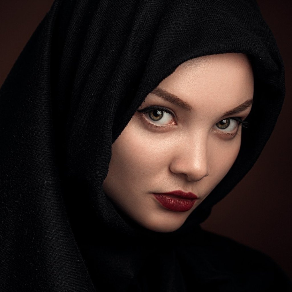 Download Face Lipstick Model Woman  PFP by Stepan Gladkov