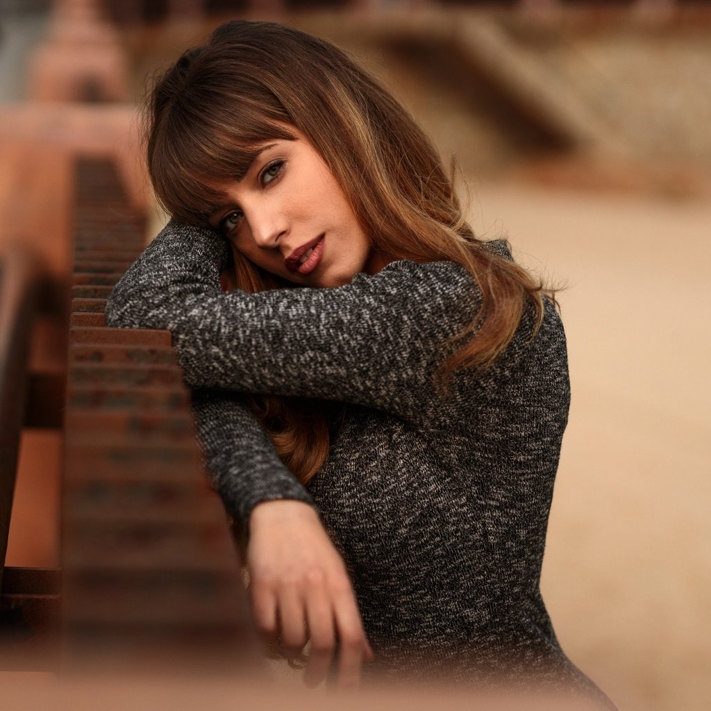 Download Brunette Model Woman PFP - Avatar Abyss
