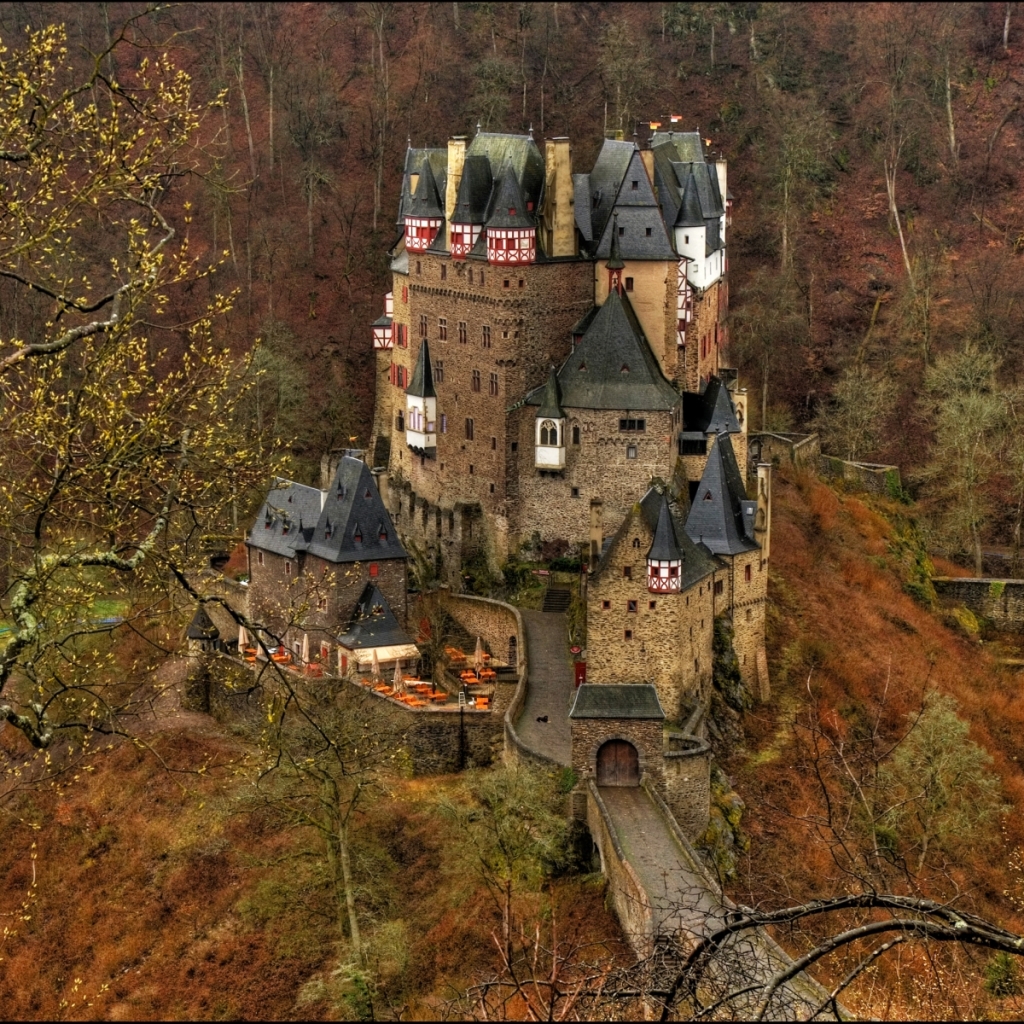 Download Man Made Eltz Castle PFP