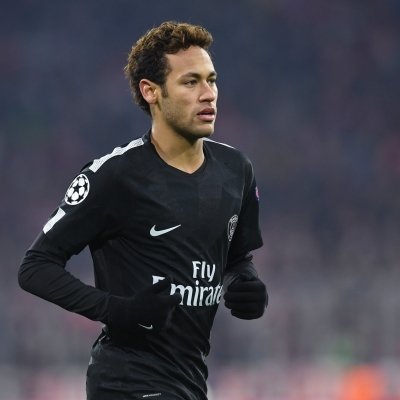 Forum avatar of a Brazilian soccer player in a black kit running on the pitch with a focused expression — sports profile photo.