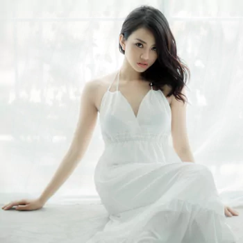 black hair white dress asian model woman PFP