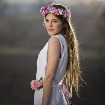 wreath brunette long hair model woman PFP