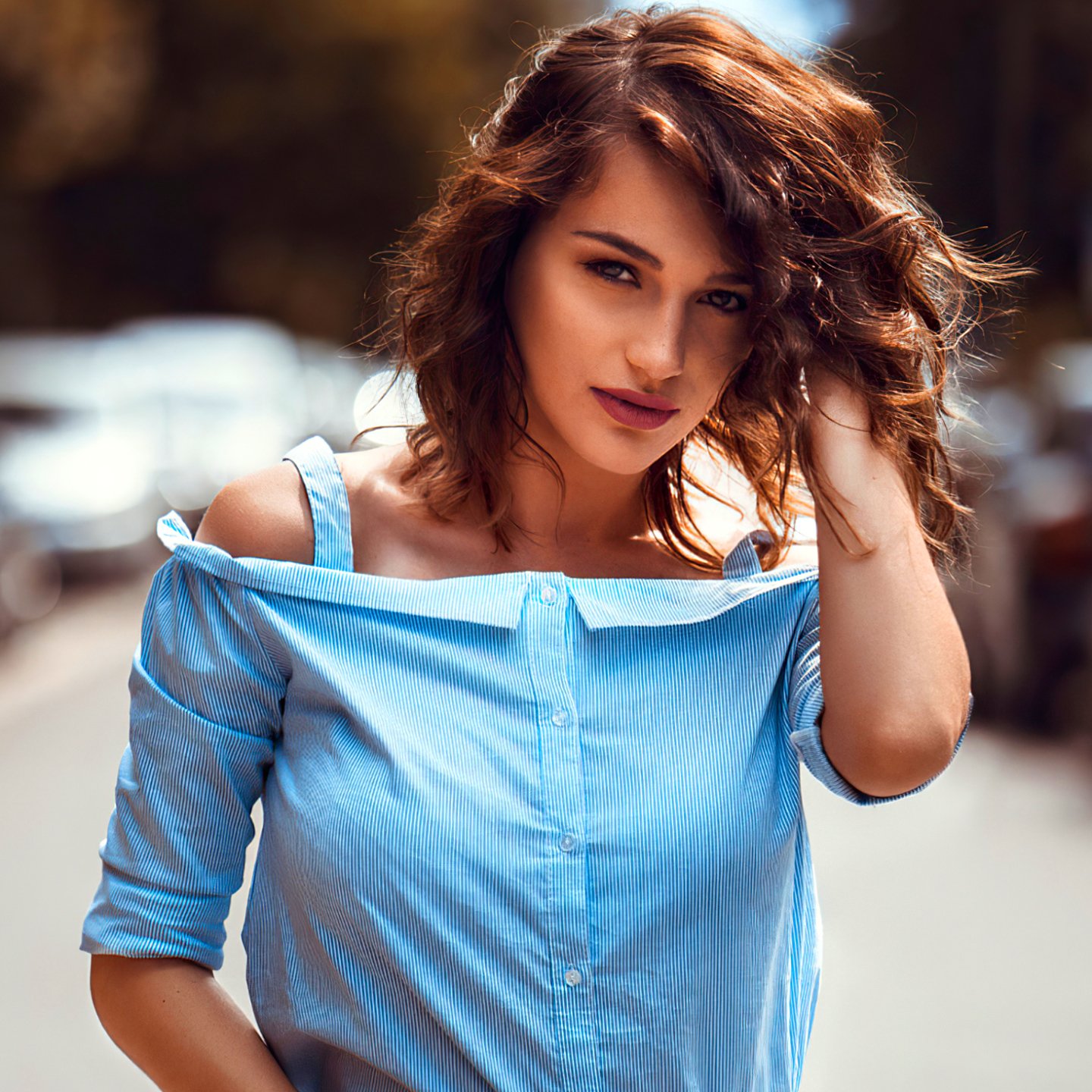 Download Short Hair Brunette Model Woman PFP