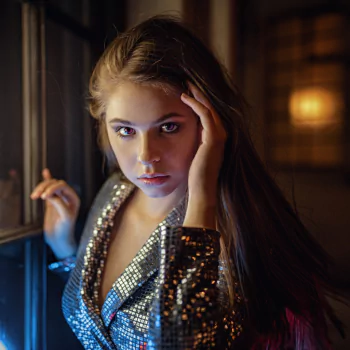 brunette model woman PFP