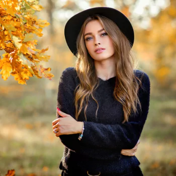 hat brunette depth of field model woman PFP