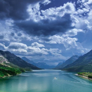  Waterton Lakes National Park in Canada