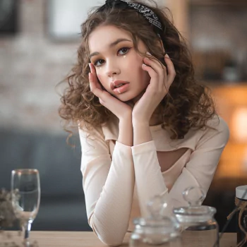 brunette model woman PFP