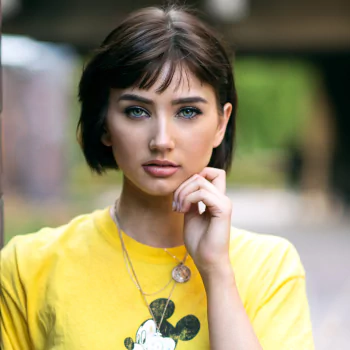 blue eyes short hair brunette model woman PFP