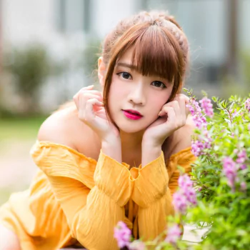 brunette asian model woman PFP
