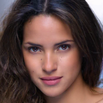 Celebrity Adria Arjona PFP