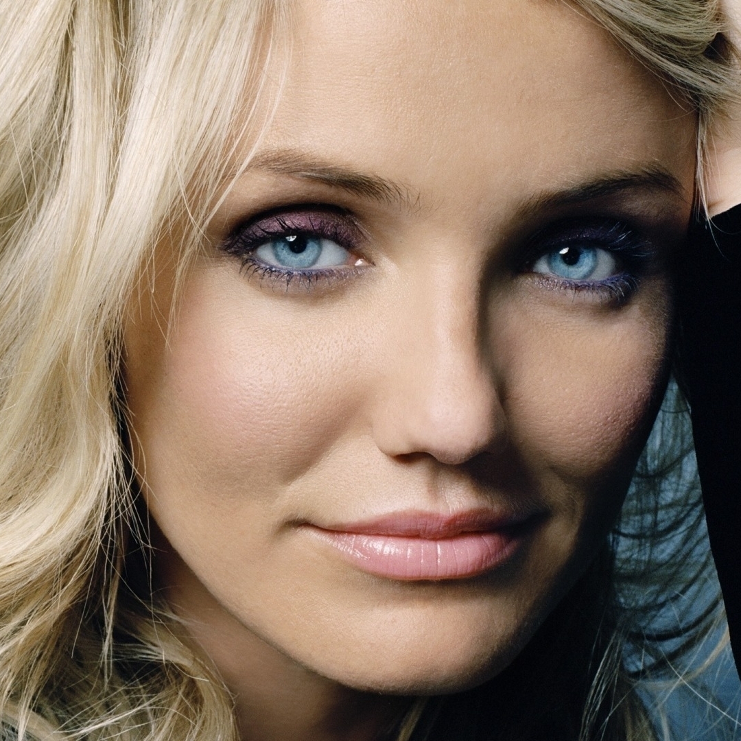 Голливудская актриса блондинка с голубыми глазами