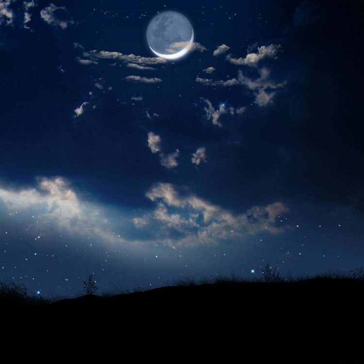 Anime Sailor Moon forum avatar: serene starry night with a glowing crescent moon, wispy clouds and a dark horizon silhouette.