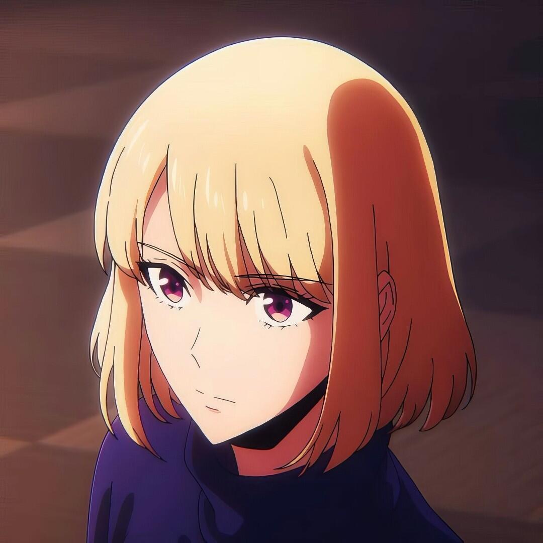 Forum avatar of Cha Hae-in (Solo Leveling): close-up anime portrait with blonde bob, purple eyes, calm thoughtful expression and warm side lighting.