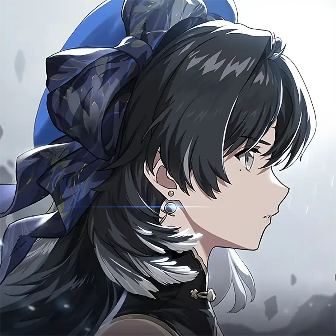 Profile avatar of Yangyang (Wuthering Waves) in side profile: dark hair tied with a blue ribbon, pearl earring and feathered collar against a soft gray background.