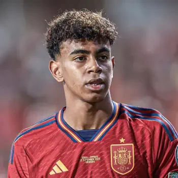 Forum avatar: close-up of a young soccer player wearing the Spain national team red jersey.