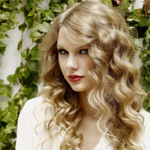 Taylor Swift curl music PFP