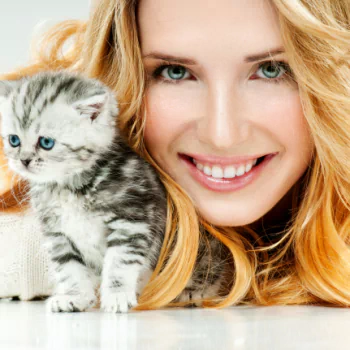 Bright forum avatar: smiling woman with blue eyes and blonde hair beside a silver-tabby kitten with blue eyes, both faces framed close-up.