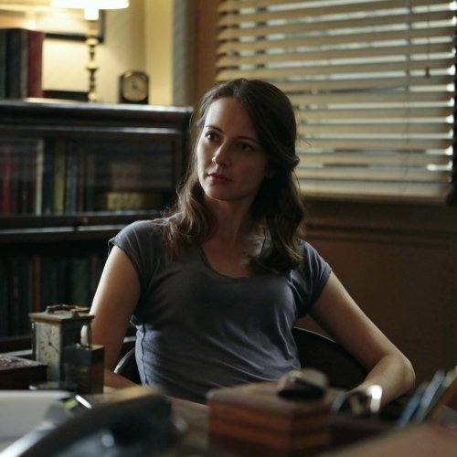 Amy Acker PFP