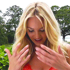 woman Candice Swanepoel PFP