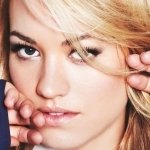 Download Celebrity Yvonne Strahovski PFP