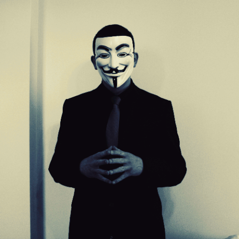 Forum avatar showing a figure in a suit wearing a Guy Fawkes mask, symbolizing hacker and anonymous themes in technology.